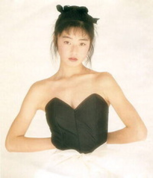 高岡早紀がヌードになる前の若い頃のエロ水着画像の画像