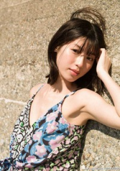 白石聖 キスシーン・バスタオルから乳首が見えそうだの画像