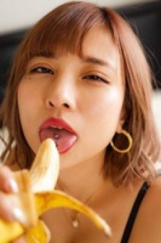 鎌沢朋佳エロギャル系キャバ嬢のセミヌード画像の画像
