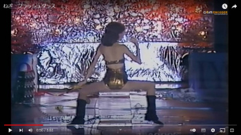 松本伊代さん56歳・大股をパックリ金のレオタードでフラッシュダンスを熱唱ｗの画像