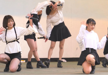 激しいパフォーマンスでブラチラを披露しまくってくれる福岡ローカルアイドルさんのえちえちライブ動画の画像