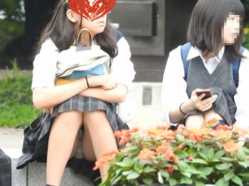 YUKI:大股開き!!黒パン?見せパン?(FHD)お座りCちゃん!!大変です!!パンツが見えてますよ特別編2の画像