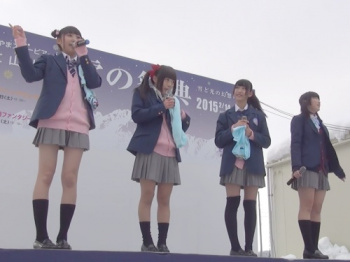徐々に大きくなるハミパン面積!激カワご当地アイドルのローアングル制服ライブ映像が秀逸!の画像