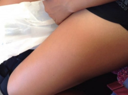【Pcolle】こんがりテカテカ…スポーツ少女の淫乱日焼け脚を接写！：S脚の画像