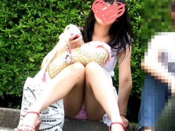 アイドル予備軍:アイドル級かわいい娘の日常(ハート柄ぱんつが可愛すぎる私服JKの座りパンチラ2日分)の画像