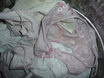 まだ洗っていない洗濯機の中の汚れた下着 エロ画像27枚の画像