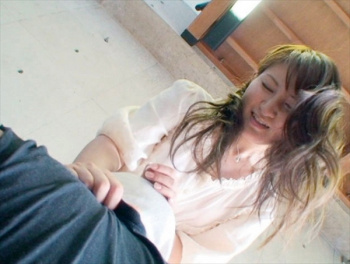 スカートの中に顔をもぐりこませて立ちクンニ エロ動画＆amp;画像36枚の画像