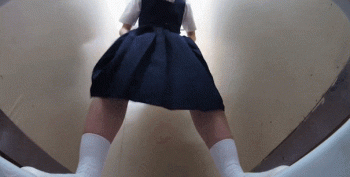学校管理人による旧校舎和式トイレ無毛美少女盗撮投稿映像の画像