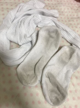 女が着用済みの臭そうな汚れた未洗濯靴下 フェチ画像30枚の画像
