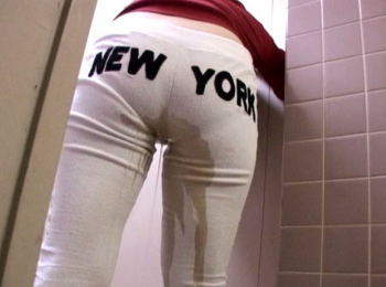 【お漏らしエロ画像25枚】トイレに間に合わずパンツ履いたままオシ●コしちゃった女ｗｗｗｗの画像