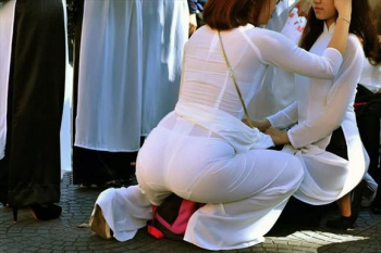 【下着透けエロ画像30枚】街中でブラジャーとパンティが同時に両方丸見えの画像