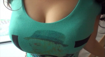 服の中でこぼれ落ちそうなおっぱい！着衣でせり出すバスト！ 巨乳エロ画像 22枚の画像