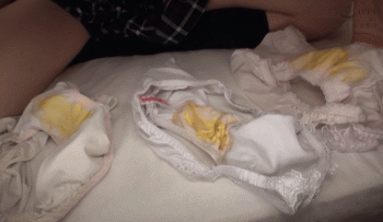 自分の染みパンの匂いを嗅いで興奮する女ｗｗｗｗ画像25枚(gifあり)の画像