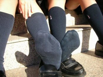 【JK紺ソ画像30枚】 臭そうだけどいい匂いもしそうなフェチ靴下の画像