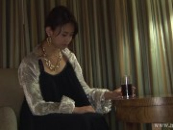 【人妻素人】めっちゃゴージャスな感じの若奥様と3Pしちゃうのだ…貧乳だけどこのスレンダーなボディは逸品だわの画像