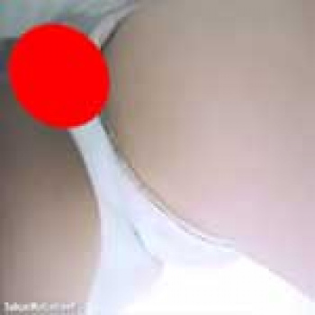 親切な店員さんのスカートの中を盗撮！マン毛が丸見えの超エロいスケスケパンツ履いてましたwwの画像