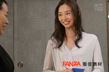 人妻秘書と出張先のホテルで濃厚不倫セックスに溺れた。 夏目彩春の画像