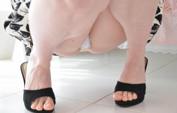 パンチラ画像 スカートの中がチラリと色々な角度から100枚の画像