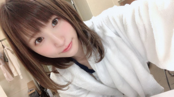 撮影現場でバスローブを着てるAV女優の画像40枚の画像