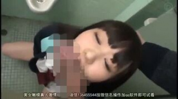 【JKトイレ】制服JKももき希が公衆トイレでおじさんとエッチ…たちの悪いおっさんでやり終わったらさっさと帰っちゃったの画像
