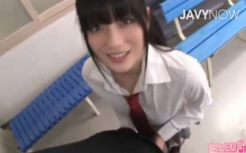 ［ＪＫ痴女］積極的なJKに体育倉庫に引っ張り込まれた男子はアナル舐めされて困惑…さらにチンポも手コキされてコイツったらテクニシャンだなって思ってるの画像