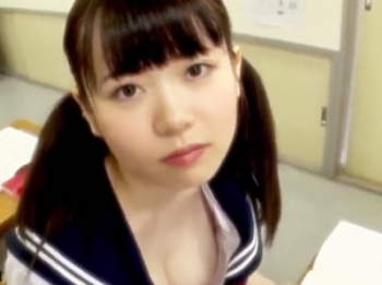 ［水卜さくら］谷間見せまくりのJKだからやっぱり男子に襲われちゃったのだの画像