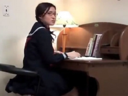 娘が犯されてるのを見て興奮するド変態な父親はその後に自分も近親相姦するのだの画像