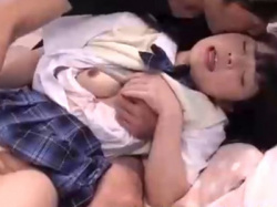 ［マジックミラー］大人しそうなJKが企画にのっかって謎のジュース飲まされたらアソコが疼いてチンポ舐めちゃったの画像