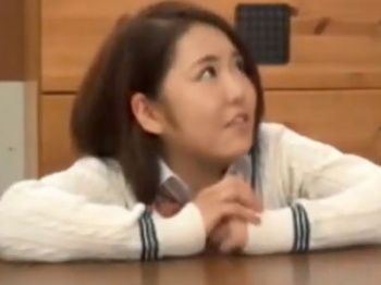 妹の友人がパンチラしてたから興奮しちゃった兄は炬燵の中でエッチしちゃうのだの画像