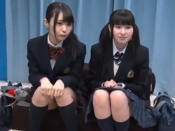 街角で清楚なJKたちを捕まえてエッチなことしちゃうのだの画像