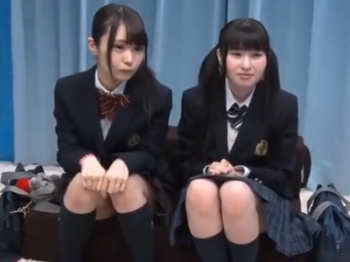 街角で清楚なJKたちを捕まえてエッチなことしちゃうのだの画像