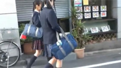 マジックミラー号企画に参加させられたJKコンビの画像