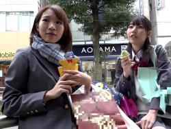 ナンパされて結局は輪姦されてしまうJKの画像