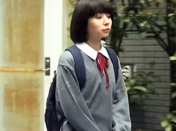 変態おじさんに捕まって更に男が増えて輪姦されてしまうJKの画像