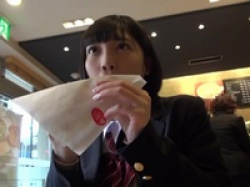 ちょっとデートしてからホテルでおじさんたちとエッチするJKの画像