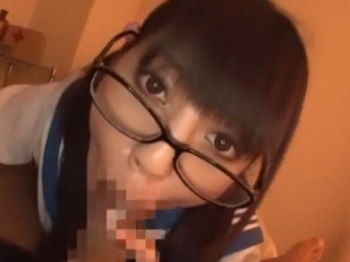 大量の精子を口内射精されてそれを口から垂らすみづなれいwの画像