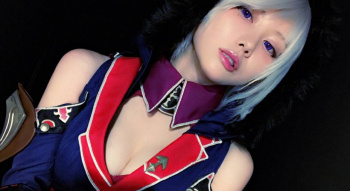 篠崎こころさんのエロいコスプレの画像