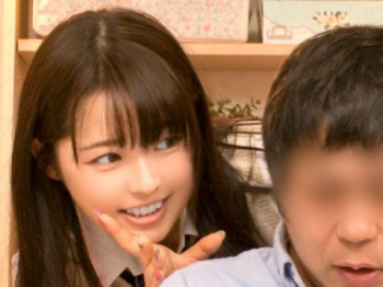 【痴女】「妹のパンツ見て興奮した？」女子高生の妹が姉とその彼氏がご無沙汰なのを知って彼氏にパンチラ見せつけて誘惑！姉が寝ている隙にチンポを咥えて寝取りセックス！(宮沢ちはる)の画像