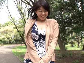 欲求不満な爆乳主婦がホテルへ向かう途中の車でフェラチオ口内射精！本マン生セックスで中出し！【笹山希】の画像