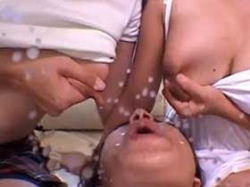 二人の爆乳人妻から絞り出される母乳を飲み放題の変態プレイwの画像