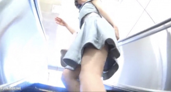 盗撮バレ激おこ!可愛い女子のパンツ逆さ撮り見つかった時の一言とは!?の画像