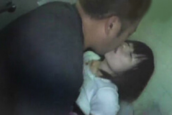 意識朦朧で酔いつぶれている美女を駅前で拾って、公衆トイレで泥酔レイプ強制中出し！の画像