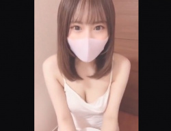 『角オナニーします』めちゃ可愛い素人美女がスマホ自撮りでドエロイ美巨乳おっぱい丸出し乳首弄りたまらないｗｗｗ【ライブチャット動画】の画像