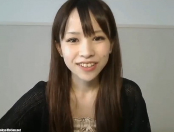 可愛いお姉さんが笑顔で恥ずかしそうに脱いでエッチなおっぱい見せエロ配信ｗｗｗ【ライブチャット動画】の画像