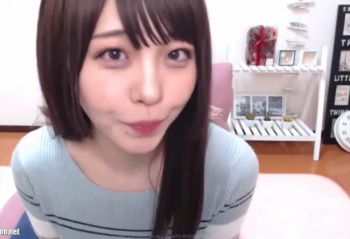 長くてエッチな舌でペロペロフェラし美乳おっぱい見せる美人お姉さんたまらないｗｗｗ【ライブチャット動画】の画像