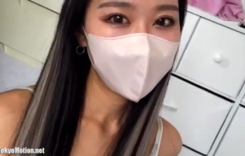 素人の美人ギャルお姉さんが生活感溢れるお部屋でエッチな体を自撮り配信ｗｗｗ【ライブチャット動画】の画像