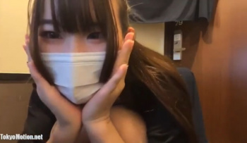 ネカフェの個室でこんな可愛い女子大生が全裸になってお股を開きオナニー配信ｗｗｗ【ライブチャット無修正動画】の画像