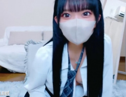 綺麗なロングヘアの美少女JKが脱いで細い身体に美巨乳おっぱい全身披露しパイパンオマンコ弄りオナニー配信ｗｗｗ【ライブチャット無修正動画】の画像