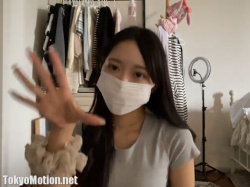 素人美人のお姉さん生活感溢れるお部屋で踊って脱いで自撮りエロ配信ｗｗｗ【ライブチャット動画】の画像