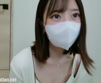 こんな超可愛いアイドル顔美少女が全裸になって色白細身の美脚を開きパイパンオマンコにバイブ当てオナニー配信ｗｗｗ【ライブチャット無修正動画】の画像